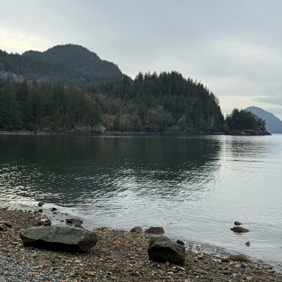 MON’S LUXURY CLOSET RULES - Picture 1 of 1